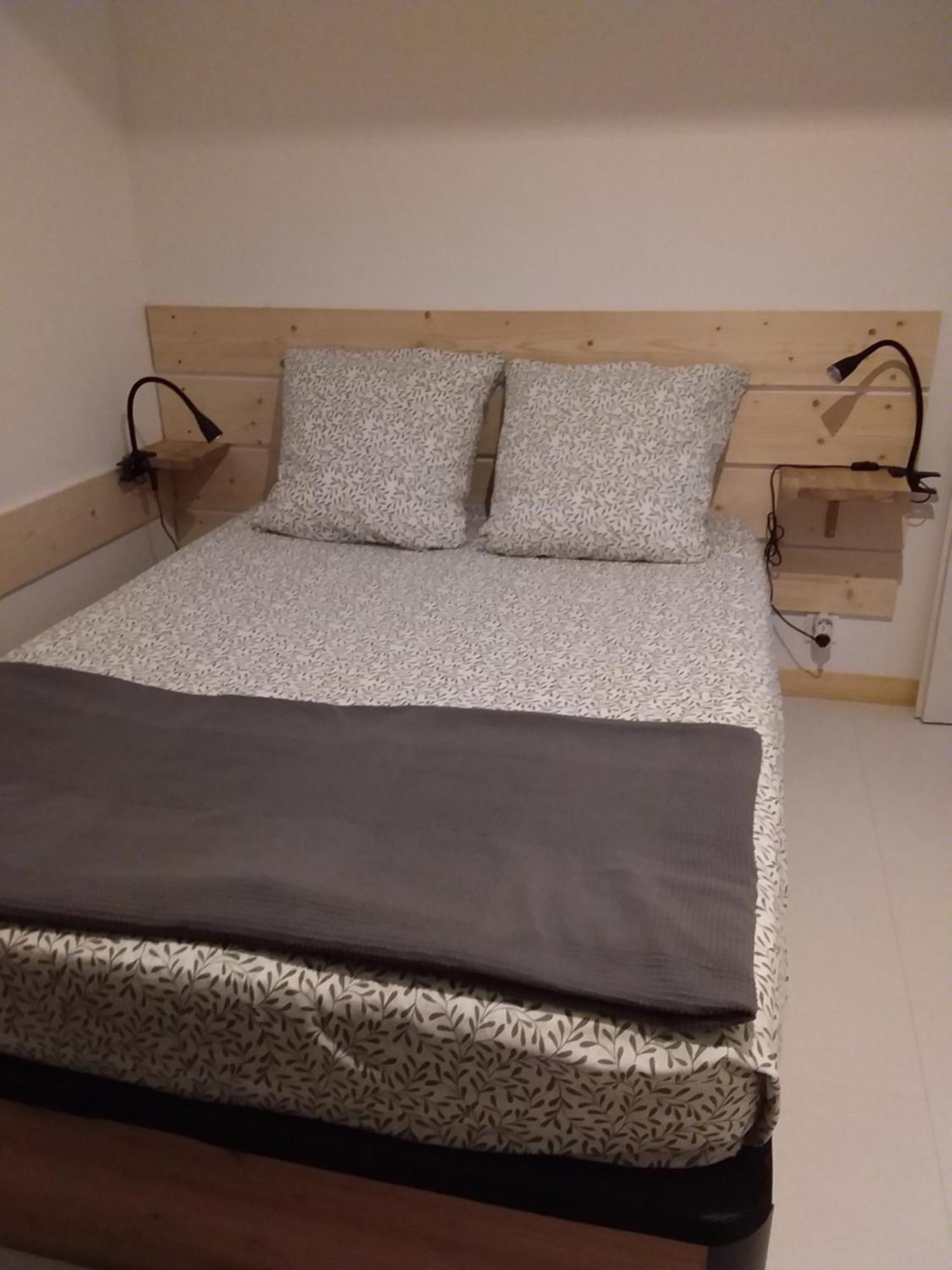 Appartement Dans Maison De Village Crots Bagian luar foto