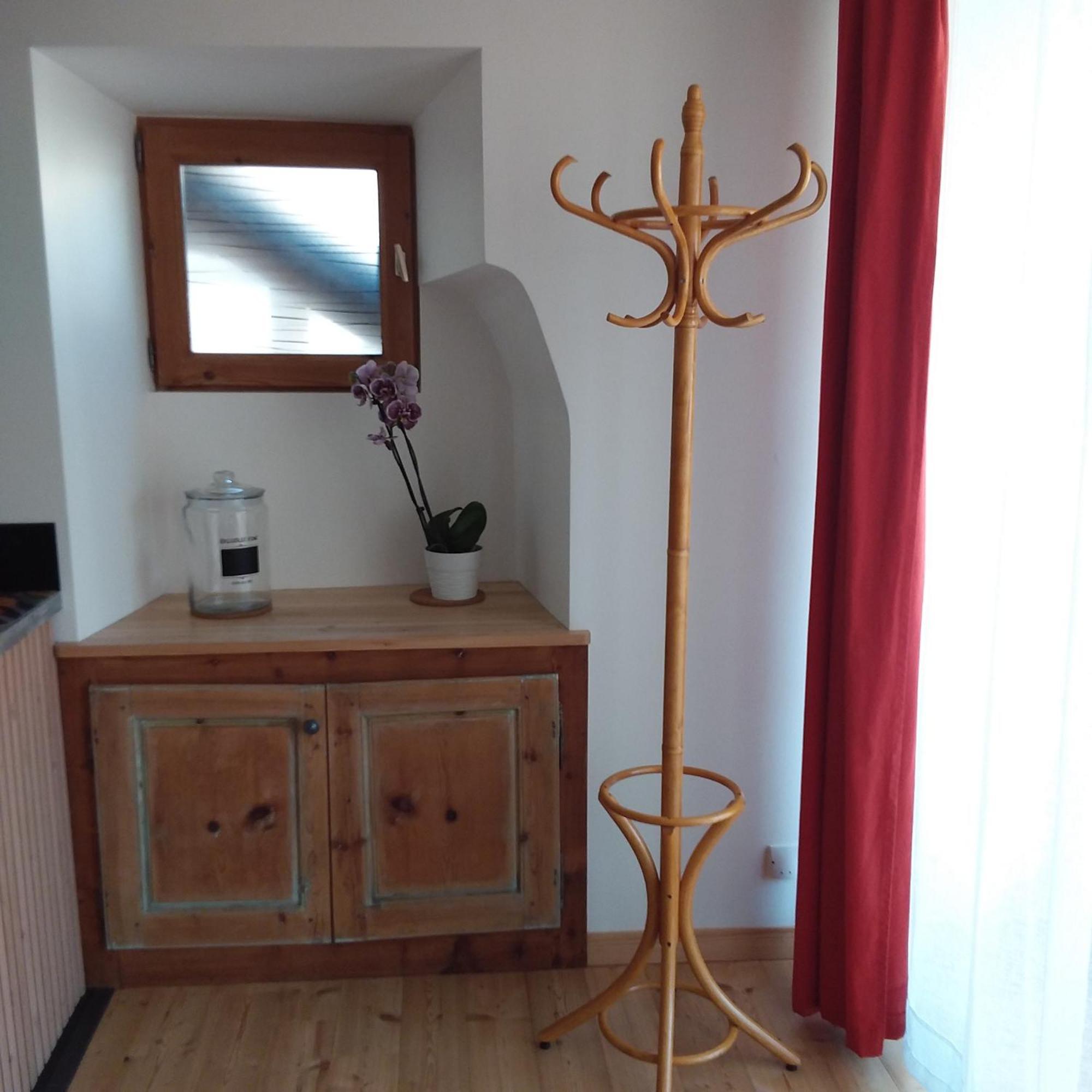 Appartement Dans Maison De Village Crots Bagian luar foto
